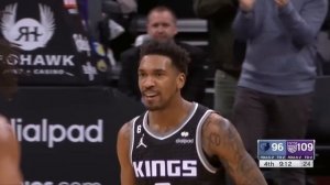Malik Monk makes the whole arena go wild after Kings scoring 2 dunks in a row in a fast break