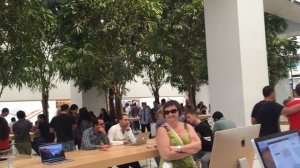 Biggest Apple Store - Dubai, Mall of the Emirates