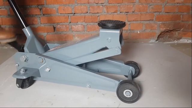 Домкрат подкатной Армада Т31202
