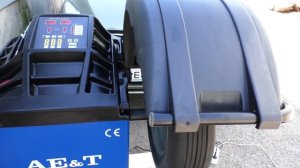 ДЕМОНСТРАЦИЯ: Балансировочный станок B-500 AE&T для колес легковых автомобилей