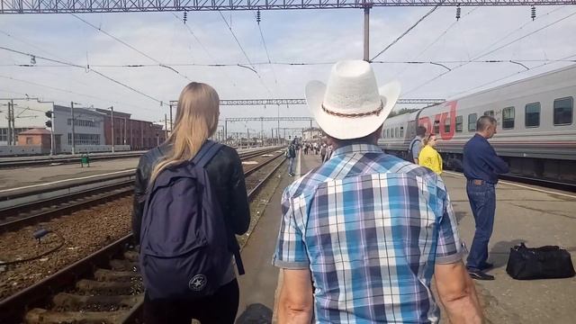 Электровоз ЭП20 - 022 со скоростным поездом №740 Брянск - Москва на станции Брянск-Орловский. смотреть онлайн