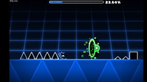 Прохожу уровень Hexagon Boss в Geometry Dash