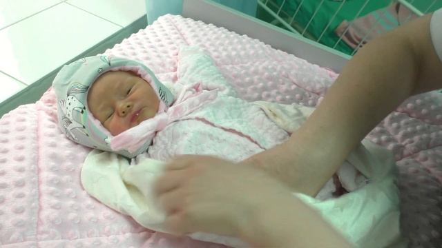 Выписка из роддома Каролина Пименоваа смотреть онлайн