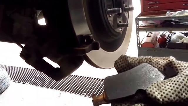 Jaguar XF - Rear brake pad changing