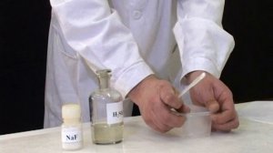 Галогены. Травление стекла фтороводородом.