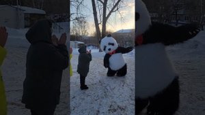 Дочка заказала сюрприз на день рождение мамы. Танцует Панда 🐼
