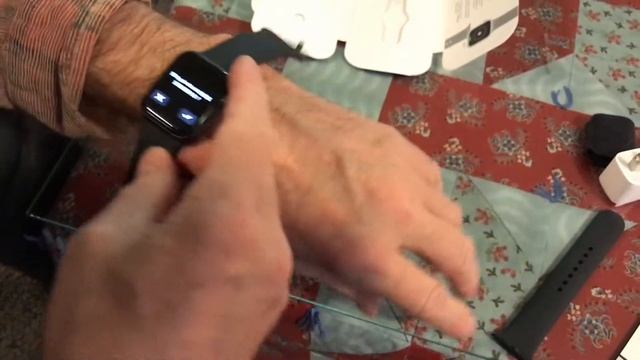 APPLE  WATCH SERIES 4 SPACE GRAY ALUMINUM CASE BLACK SPORT BAND 40MM UNBOXING AND SCROLLING THROUGH