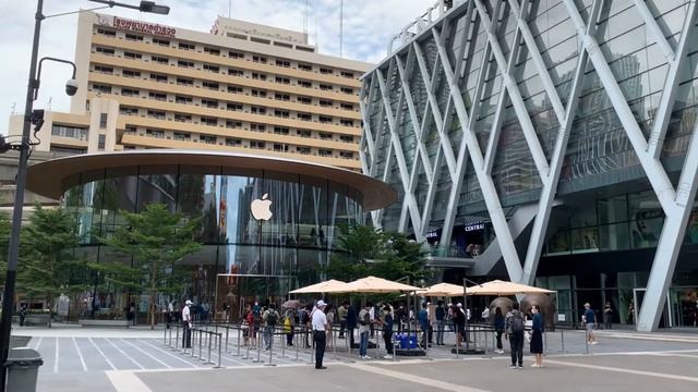 Walking in Bangkok, Thailand | Apple Store at Central World