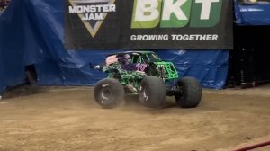 Monster Jam - Лучший фристайл на арене могильщиков 2022 года!