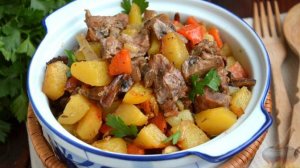 Готовится вкусно и просто.
ЖАРКОЕ С МЯСОМ И ГРИБАМИ, В РУКАВЕ