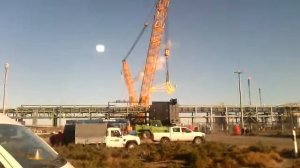 Подьемный кран 200  тон в работе
