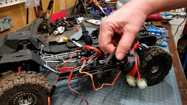 RC CRAWLER TALK: AXIAL JEEP GLADIATOR BUILDOFF #9
