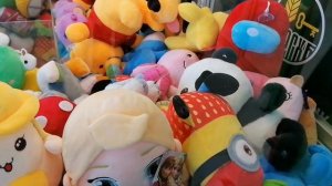 ХВАТАЙКА ПРЕПОДНОСИТ СЮРПРИЗЫ! ИГРАЮ В АВТОМАТЫ С ИГРУШКАМИ В МАГНИТЕ И ПЯТЕРОЧКЕ