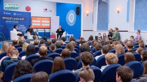 Глава города Юрий Шалабаев встретился со студентами НГЛУ в рамках проекта «В контакте с молодёжью»