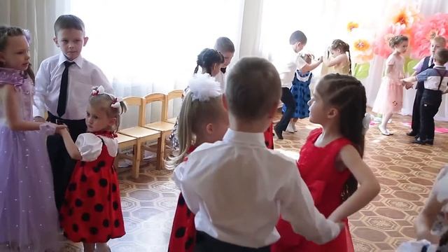 Танец с малышами "Сандалики" смотреть онлайн
