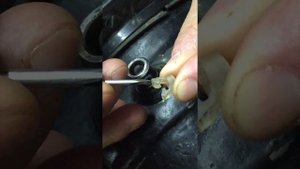 Соединитель пневмотрубки задней пневмостойки