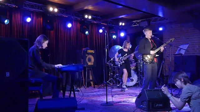 Fly Away смотреть онлайн