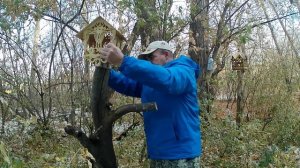 Самодельная кормушка для птиц.