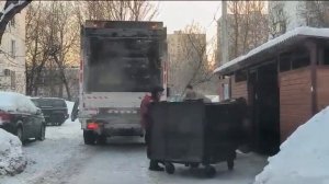 Мусоровоз VZ - 16 на базе JAC работает в Москве