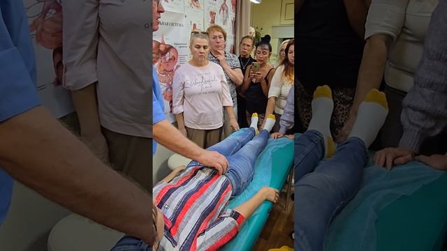 Вальгусной и варусной деформацией стоп, сколиозами
