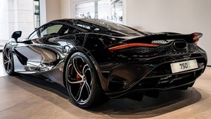 McLaren 750S 2025 года — осмотр интерьера и экстерьера. [4K]
