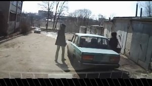 Малолетки угоняют автомобиль
