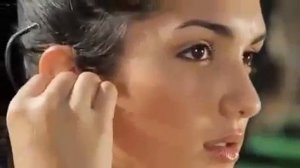 Креативная и соблазнительная реклама наушников