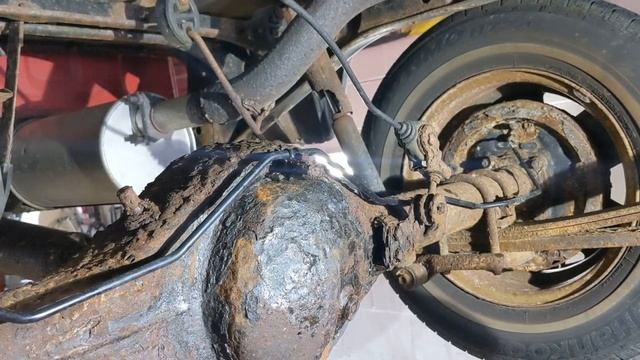 CAN FLEX SEAL STOP an OIL LEAK on a Rusty Rear Axle??? смотреть онлайн