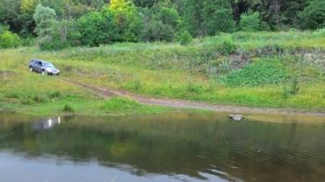 Land Rover Freelander 2 преодолевает брод