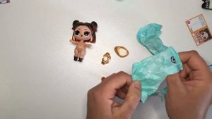 3/7 Обзор и распаковка шарика ЛОЛ новой серии World Travel LOL Surprise