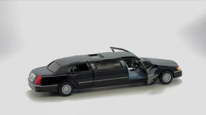 1999 LINKOLN TOWN CAR STRETCH LIMOUSINE 1/38 (KINSMART)