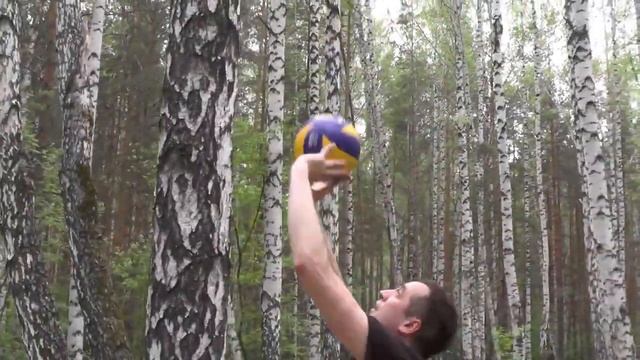 Десять упражнений для волейболиста в летний период