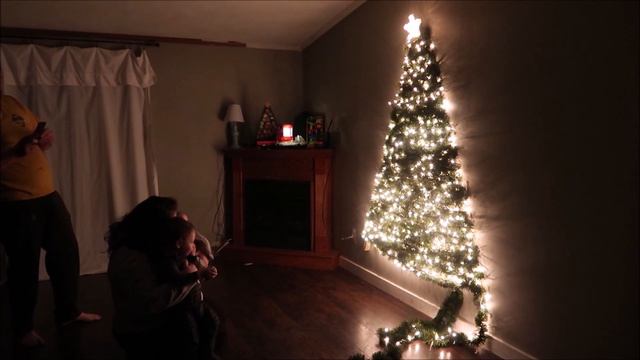 $20 DIY Wall Christmas Tree Decoration!|Great For Little Ones! смотреть онлайн