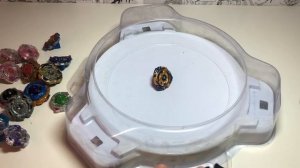 ПОДАРКИ ОТ ПОДПИСЧИКОВ / ИГРАЮ ПОДАРЕННЫМИ БЕЙБЛЭЙДАМИ / Бейблэйд Бёрст / Beyblade Burst