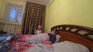 Играют в доктора! Будущий доктор ! Нинель лечит маму!