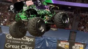 Monster Jam - ЛУЧШИЙ фристайл на арене 2022 года!