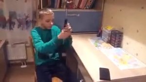 Школьник проверил свой "бронебойный" чехол