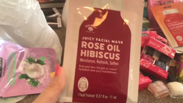 DOLLAR TREE HAUL|HUGE|SHOPPING SPREE/NAME BRAND BEAUTY & MAKEUP/BOOKS/SNACKS/GNOMES