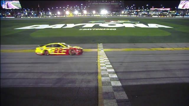 Победные круги Джоуи Логано в первой дуэльной квалификационной гонке Daytona | NASCAR НА канале FOX