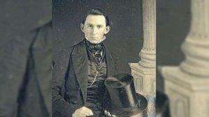 Опасная мода: как одежда и украшения сводили людей на тот свет в прошлом?