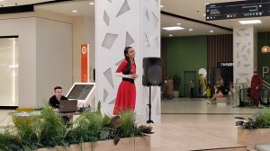 Красками разными из кинофильма Иван царевич и серый волк поёт Надирова Алиса