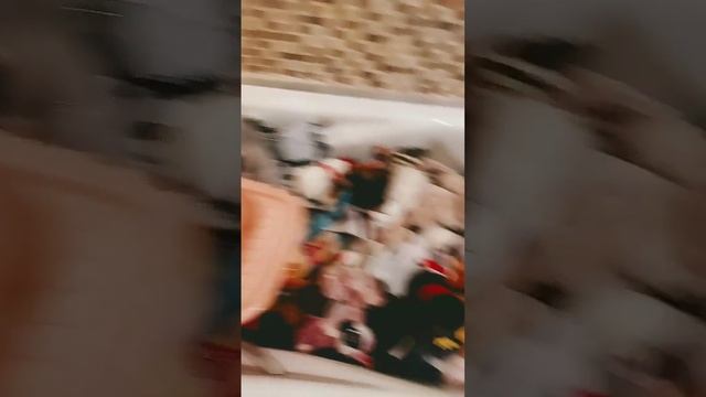 полная ванна игрушек