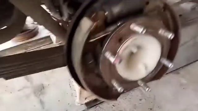 D-MAX ISUZU BRAKE SHOE'S REPLACEMENT; HOW TO PREVENT BRAKE DRUMS BEING DAMAGE смотреть онлайн