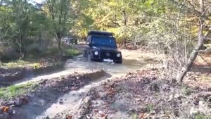Mercedes G-class vs Hummer H2 off road in mud and water 4x4