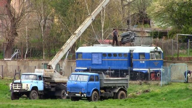 Заміна двигуна 1Д12 на тепловозі ТУ2 -098. Ужгород ДЖД. 1D12 Engine replace on TU2 diesel locomotiv