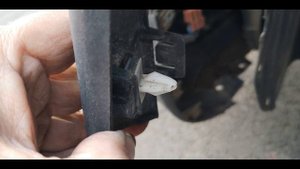 Снимаем фару, ходовые огни, противотуманку без снятия бампера. Jeep Compass.