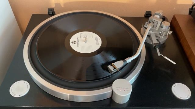 Руки Вверх "Он тебя целует" (2023 Maschina Records Remaster) смотреть онлайн