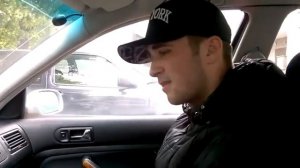 Парень зачитал реп в машине