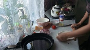 Вкуснейшая пицца.Сынок делает уборку.