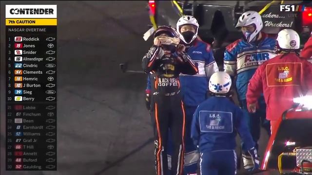 У Дэвида Старра лопнула шина прямо на глазах у лидера Ноа Грэгсона | NASCAR НА FOX HIGHLIGHTS